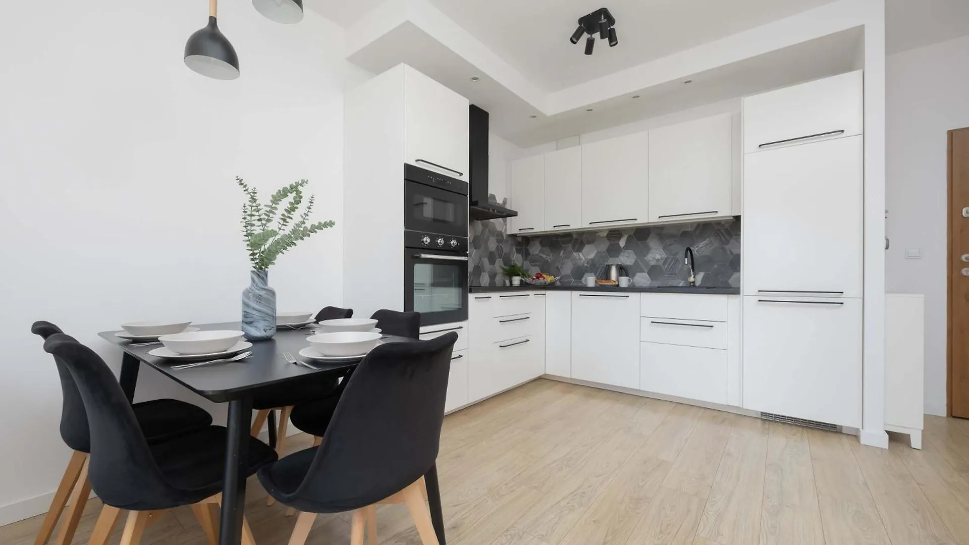 Exceptional Apartment For 4 Guests With Parking By Noclegi Renters وارسو بولندا
