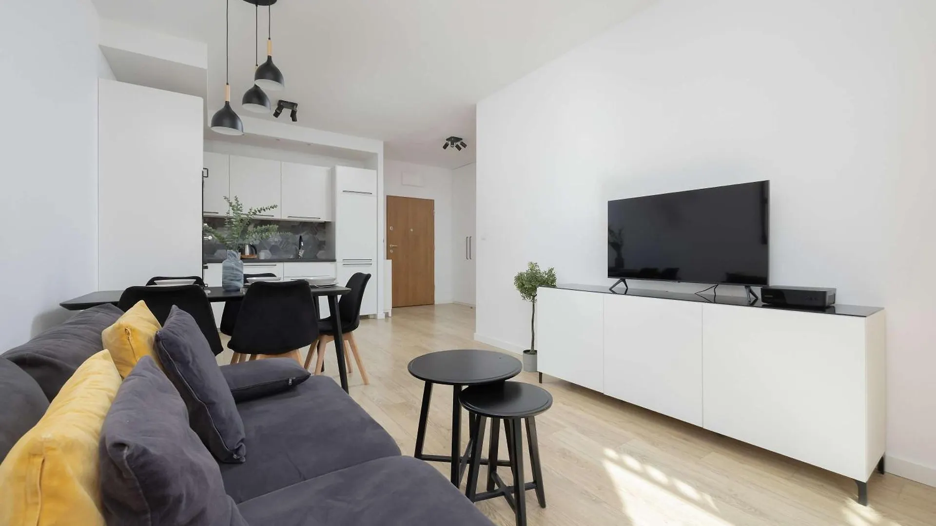 Exceptional Apartment For 4 Guests With Parking By Noclegi Renters وارسو 0*,